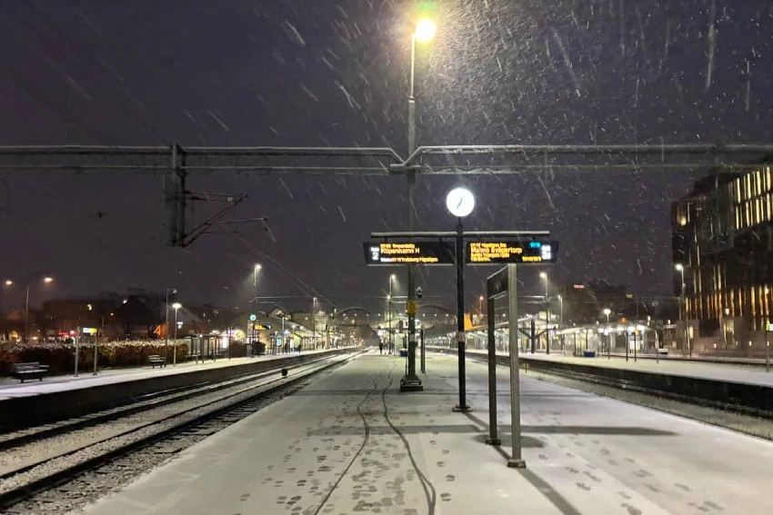 Snowing early morning at Lund C