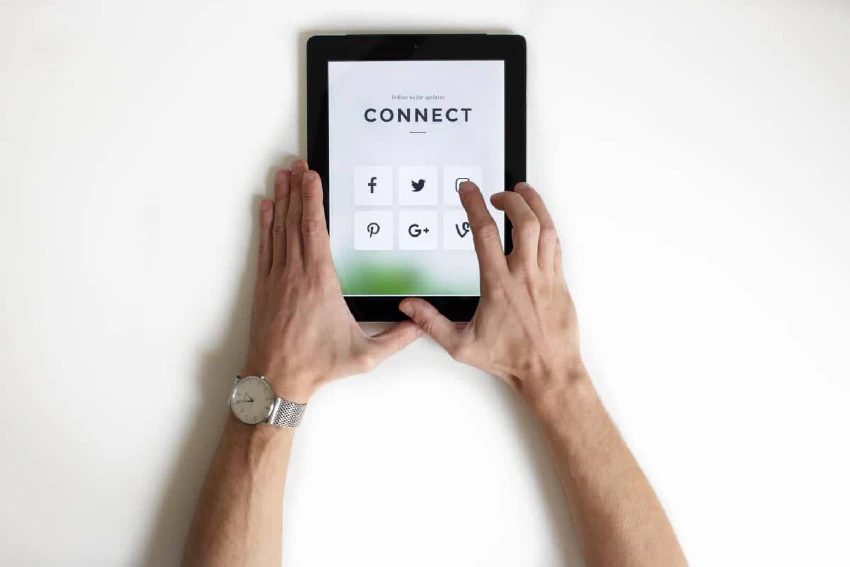 Tablet with the word 'connect'